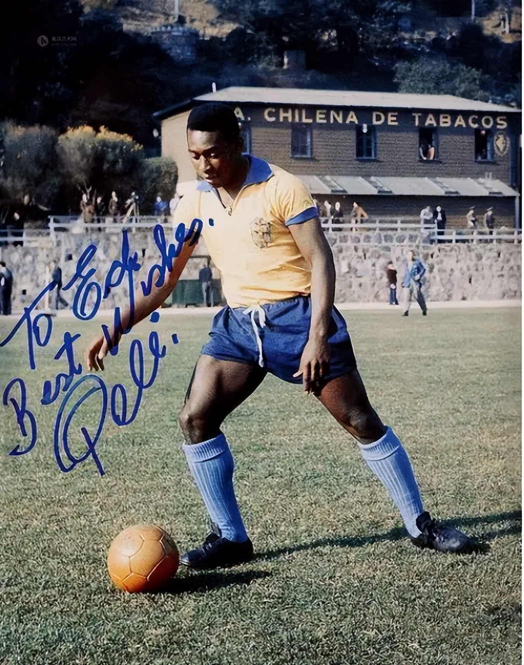 贫民窟逆袭的球星,贫民窟少年用芒果踢足球