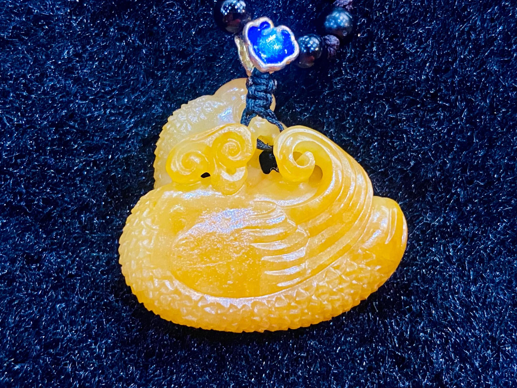 小挂件黄沁籽料,青海料仿黄沁籽料