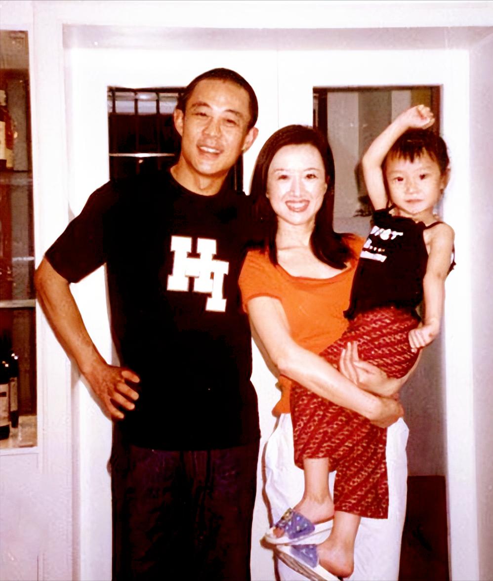 侯勇与沈蓉哪年离婚,沈蓉和侯勇离婚了吗