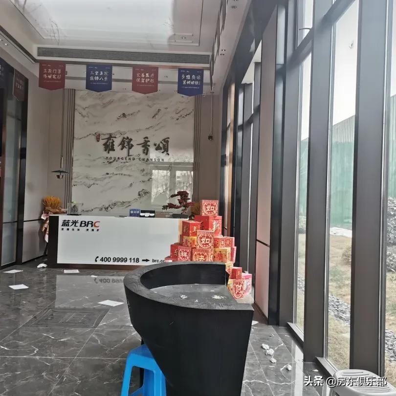 蓝是一道光，业主心发慌：蓝光来郑3年半，还是蓝莲花吗？