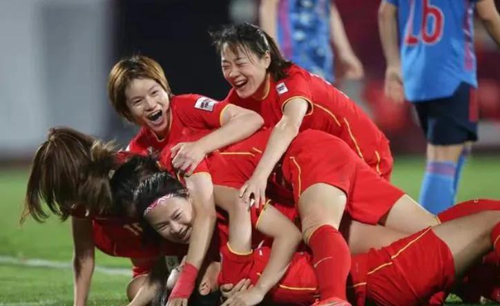 中国女足最心酸的一场比赛,女足为中国男足胜利欢呼