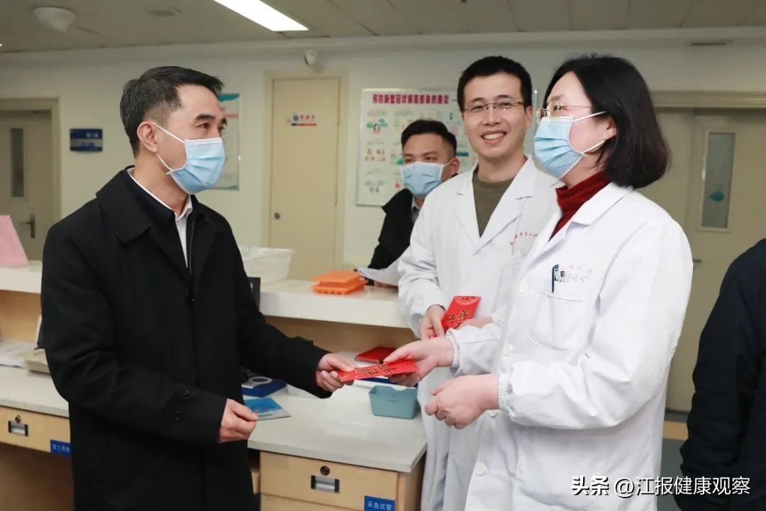 南昌大学二附用坚守为生命守岁