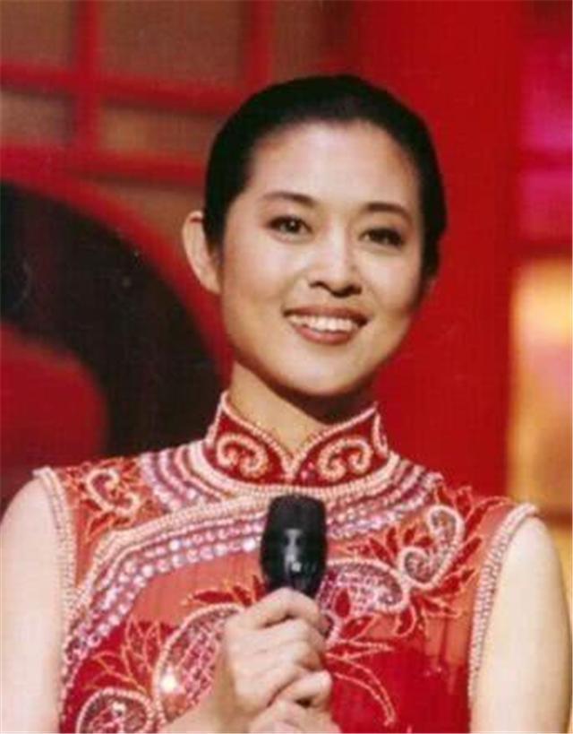 春晚主持人董卿周涛朱迅李思思,春晚主持人董卿朱迅周涛