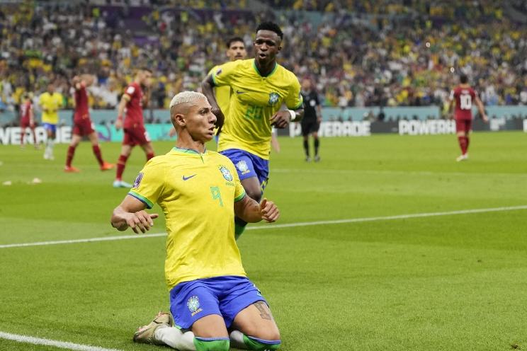 五星巴西盛大登场，理查利森独中两元击碎质疑，内马尔伤退太揪心