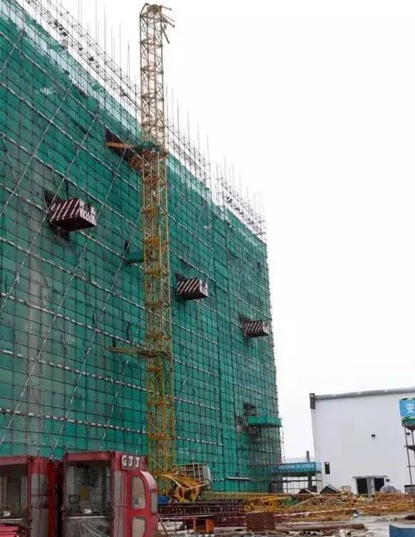 塔吊垮塌安全事故案例视频,塔吊坍塌事故案例动画视频