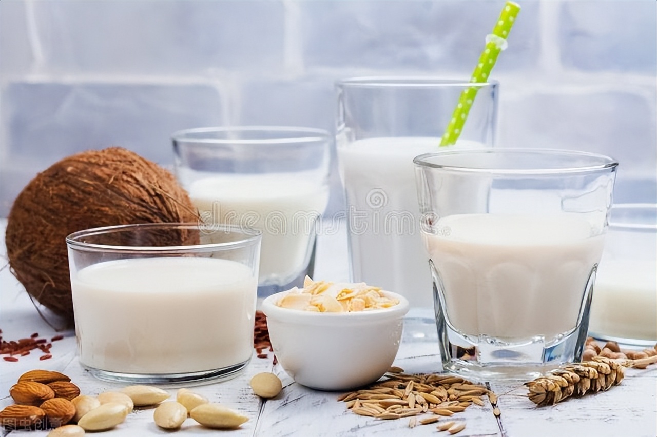 老年人骨头脆摔一跤就骨折,老年人骨头摔劈了吃什么好