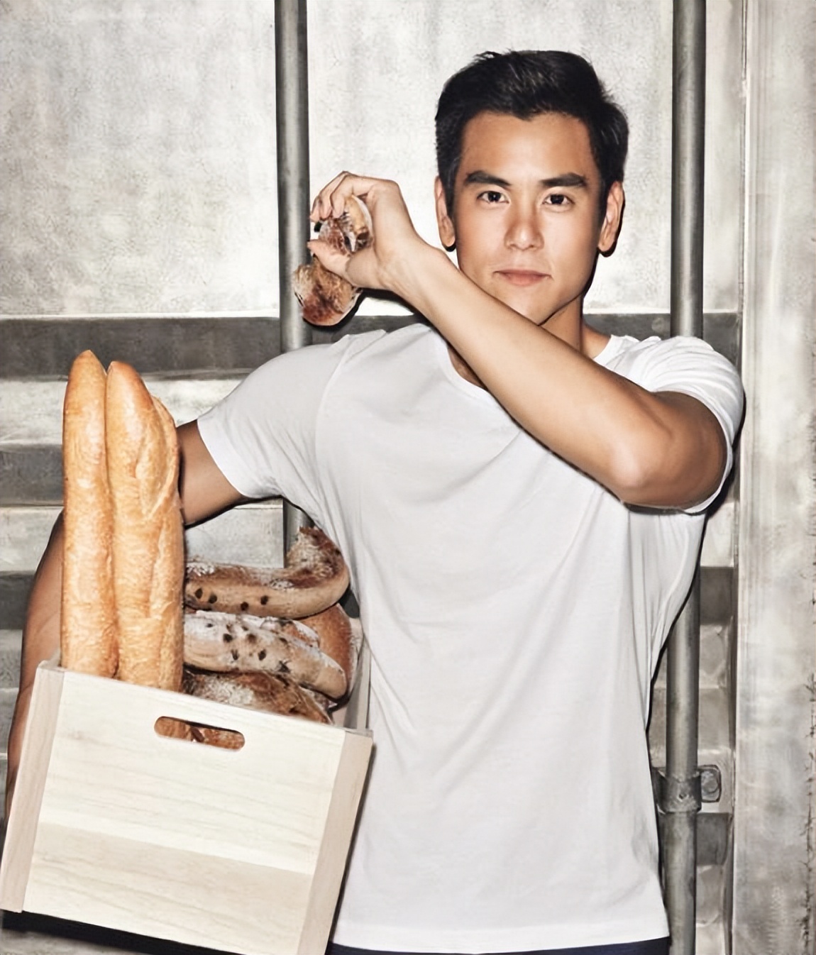 黄晓明当众摸女性屁股，Angelababy不闻不问，最终走向离婚