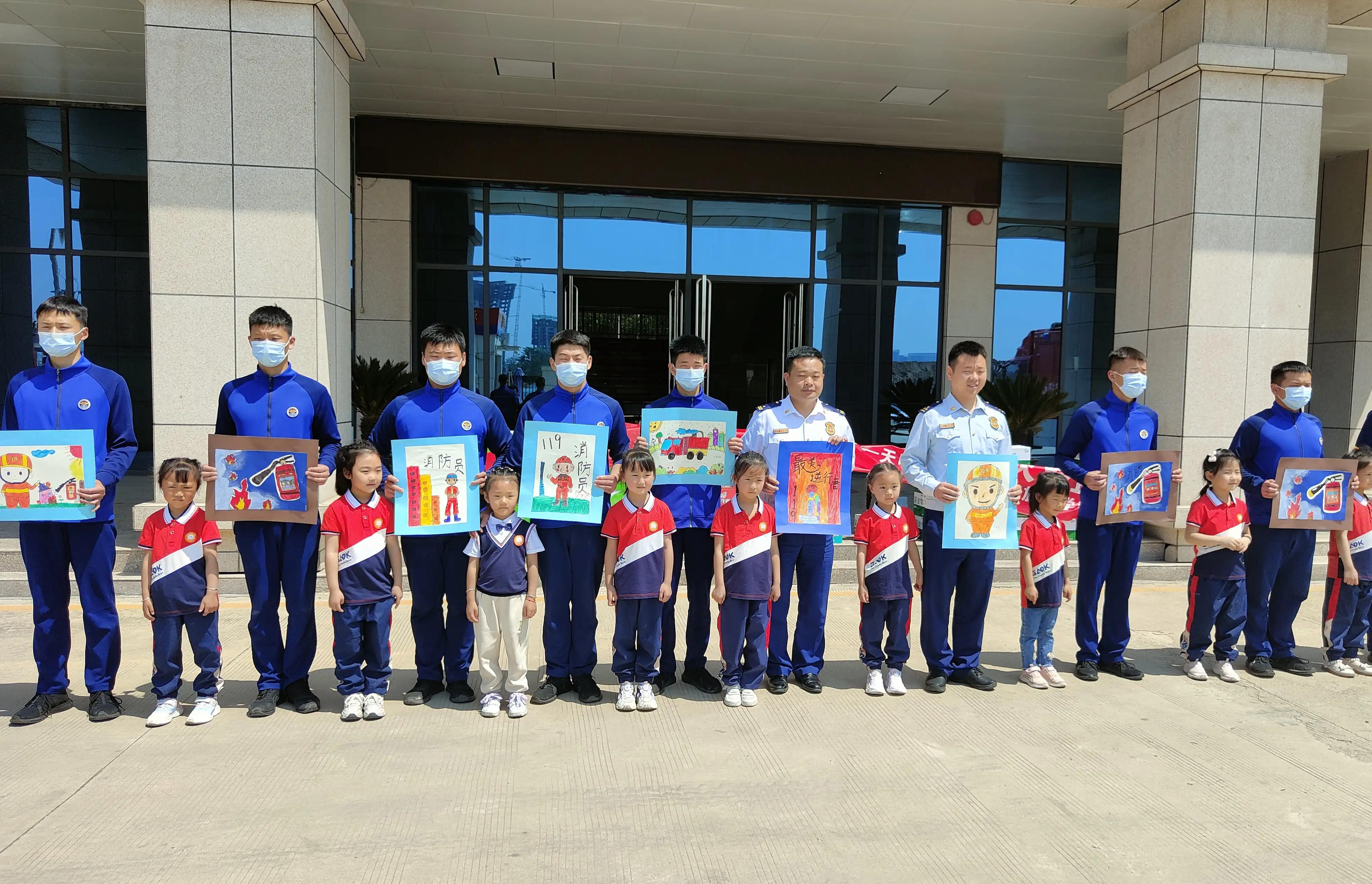 周口天明幼儿园：萌娃牵手“蓝朋友”致敬英雄“火焰蓝”