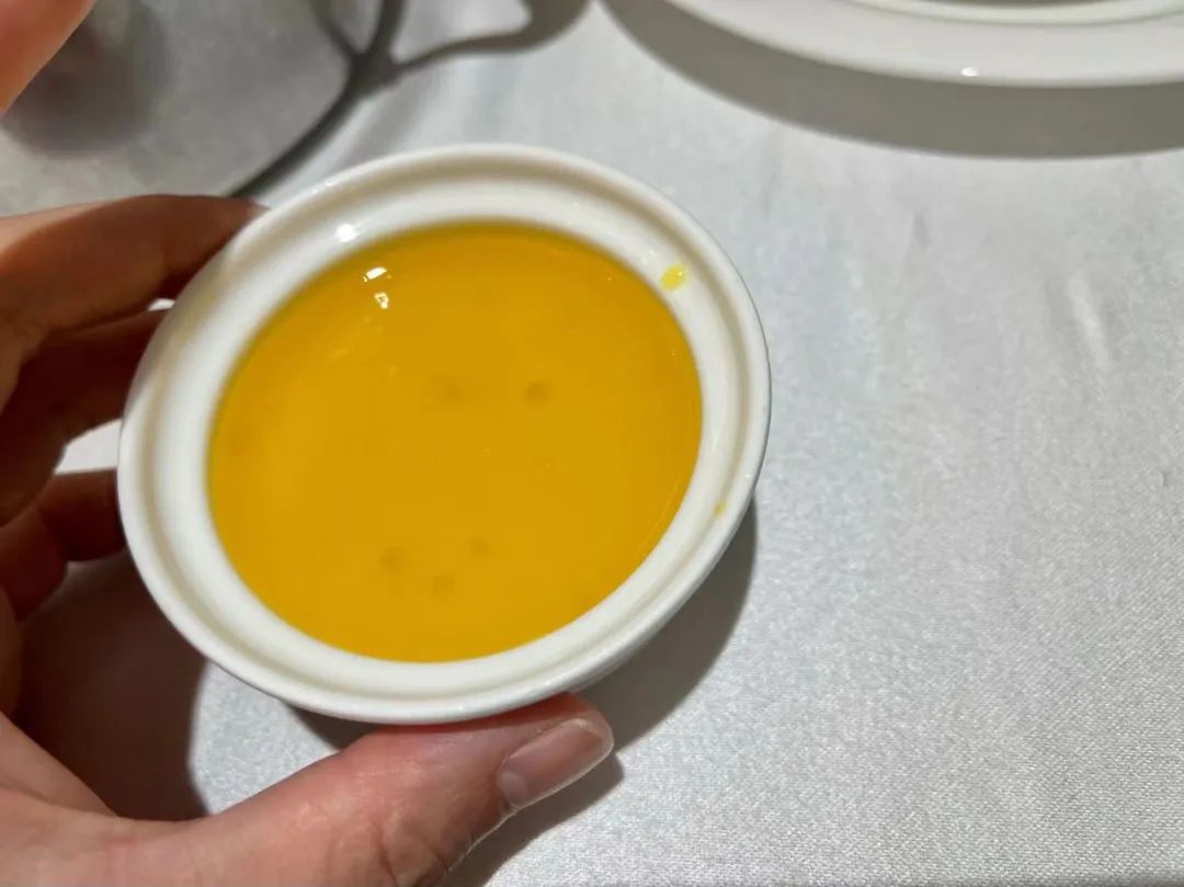 潮爸家7月17日午餐记录，武汉光谷红鼎豆捞吃火锅，牛羊肉涮起来