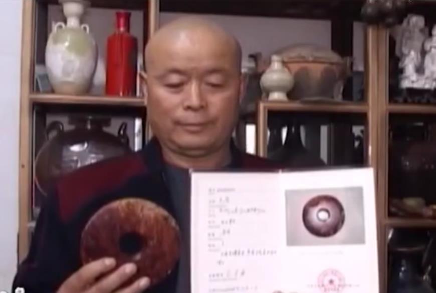 老汉花1200万买羊脂白玉,农村小伙摆地摊2天赚了一万块