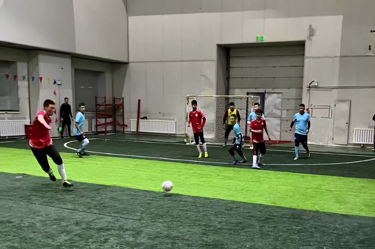 伊犁州青少年五人制足球赛开赛,昌吉州全民健身足球比赛