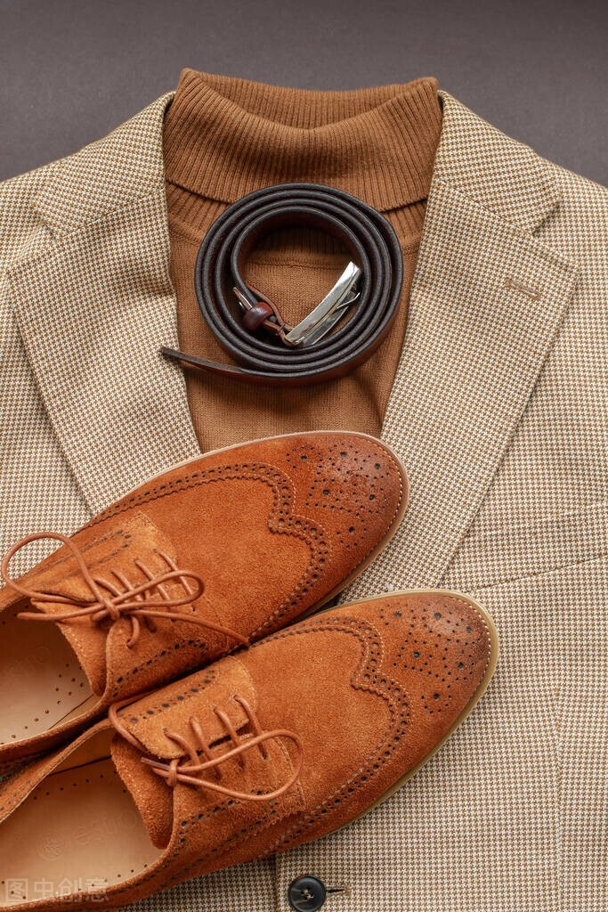 50岁男人穿什么鞋子好看又百搭,中年男士穿什么样的鞋好