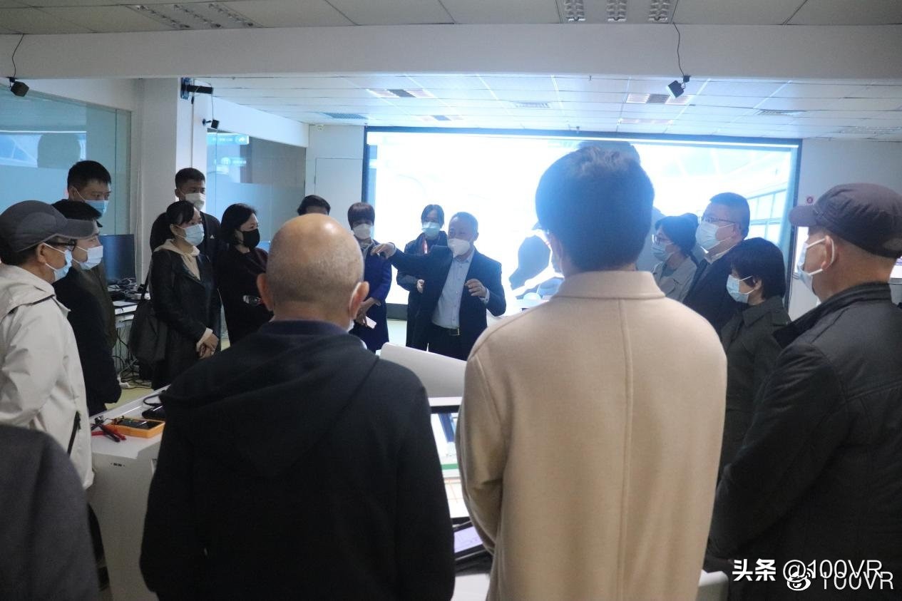 厦门市人社局走进凤凰创壹参观体验元宇宙最新技术