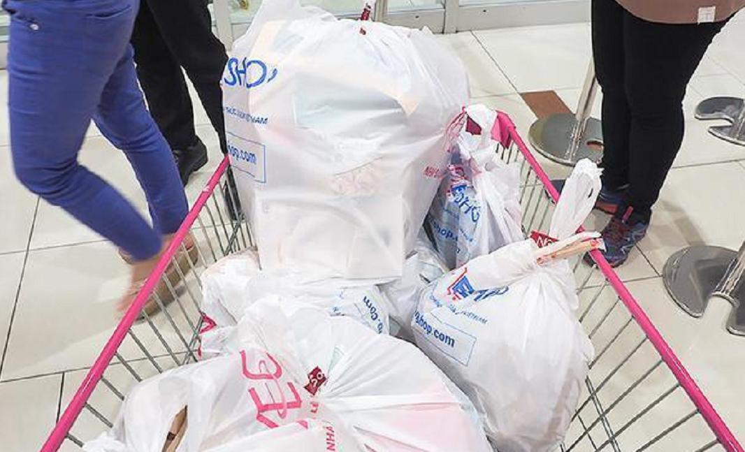 小伙用1200买烂树根,捡个树根做根雕