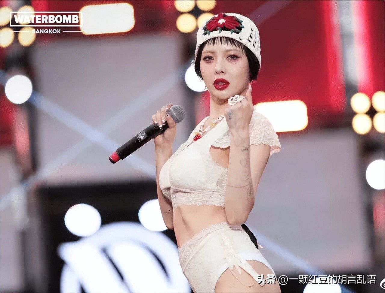 小野马泫雅吊带,小野马泫雅复古造型