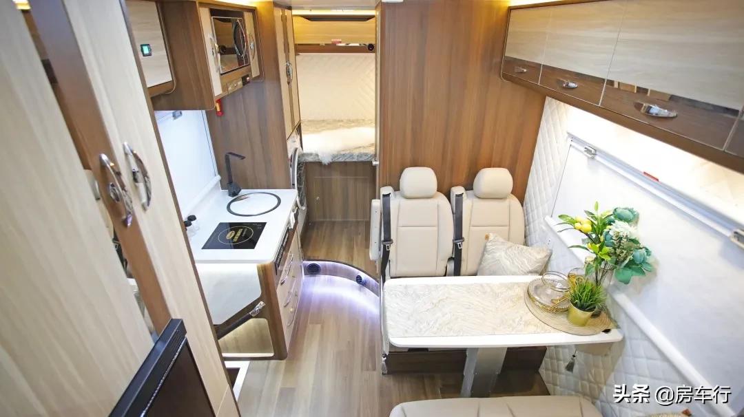 13万b型房车有几款可选,大通旅行家v90房车2021年