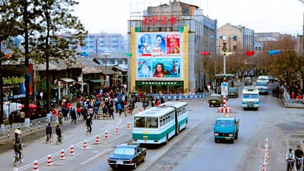 2002年，河南一女孩领黑人男友回家遭反对，婚后才知他哥是奥巴马