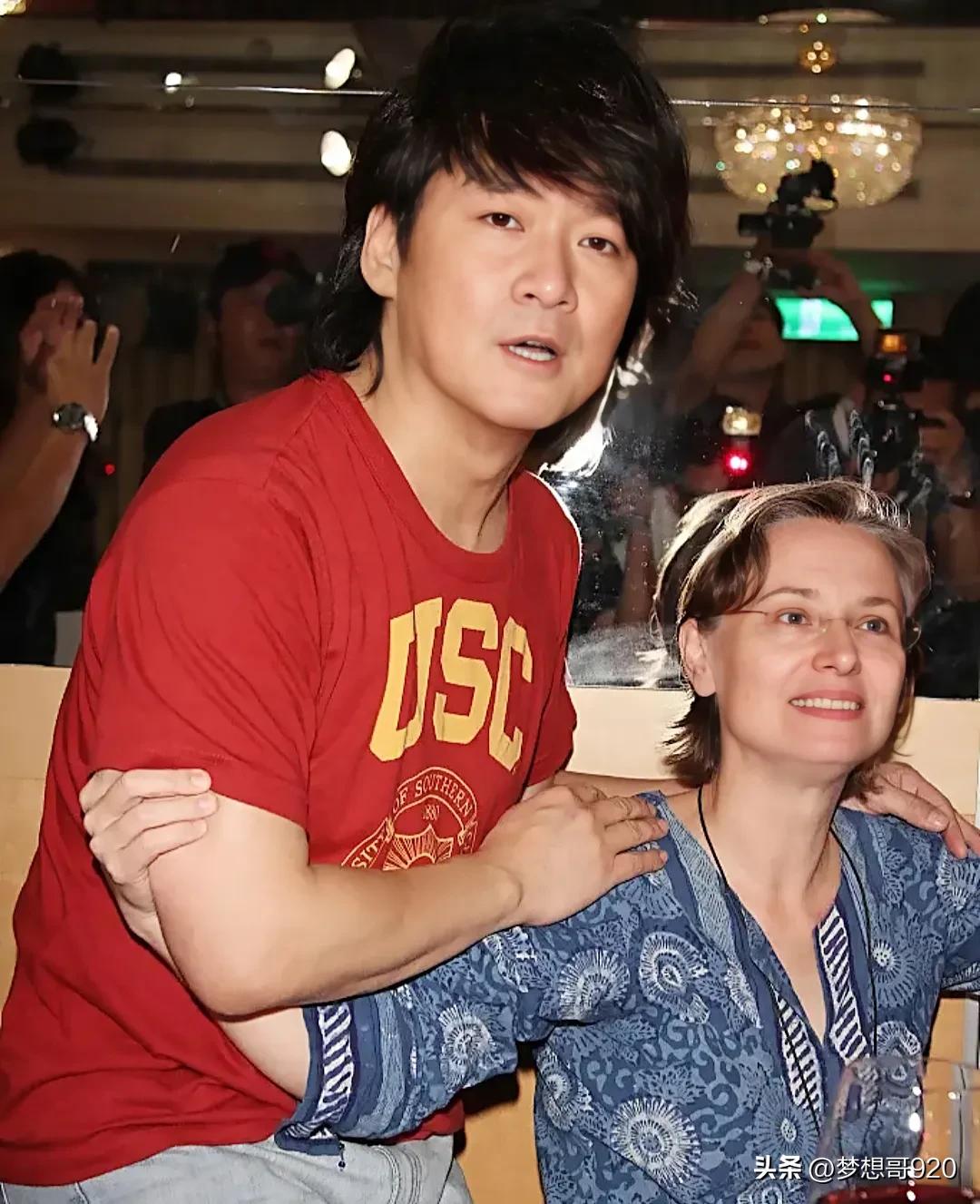 周华健多少岁结婚,周华健和他妻子如何相遇的