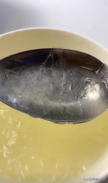 7小时熬汤不如勺三花淡奶，绝命毒师掀翻餐饮界，全是科技和狠活