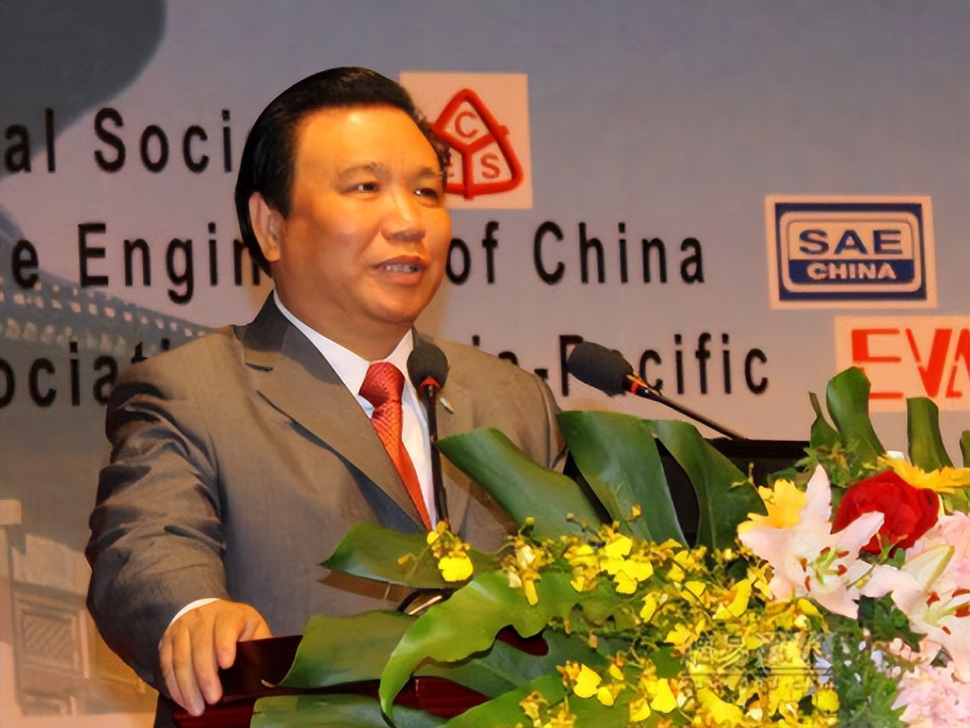 电池大王钟馨稼为美国捐款,电池大王钟馨稼近期状况