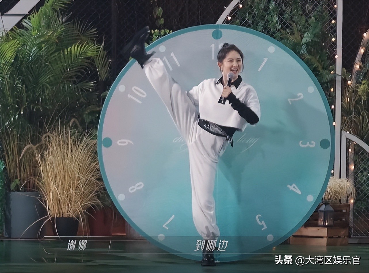 浪姐2左小青表演空中劈叉,浪姐劈叉接力完整版