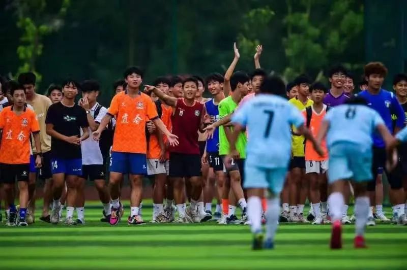 踢足球上大学,踢足球上清华难吗