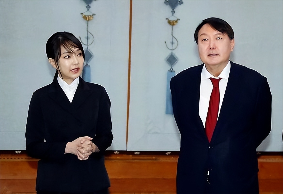 新一任韩国总统夫人,韩国现任总统夫人出访照片