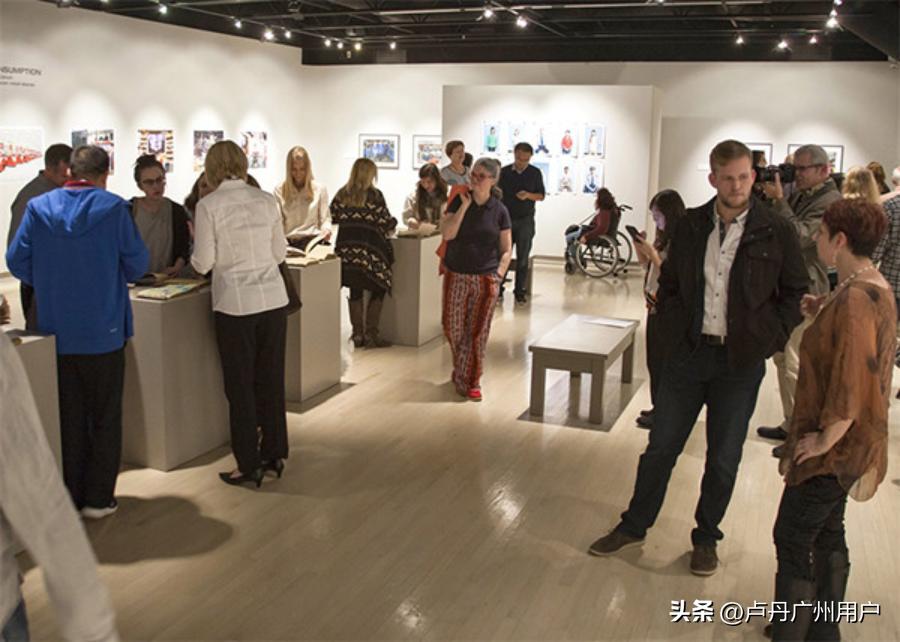 20年拍下150万张“东莞女工”在国外爆火：中国制造，不可思议！