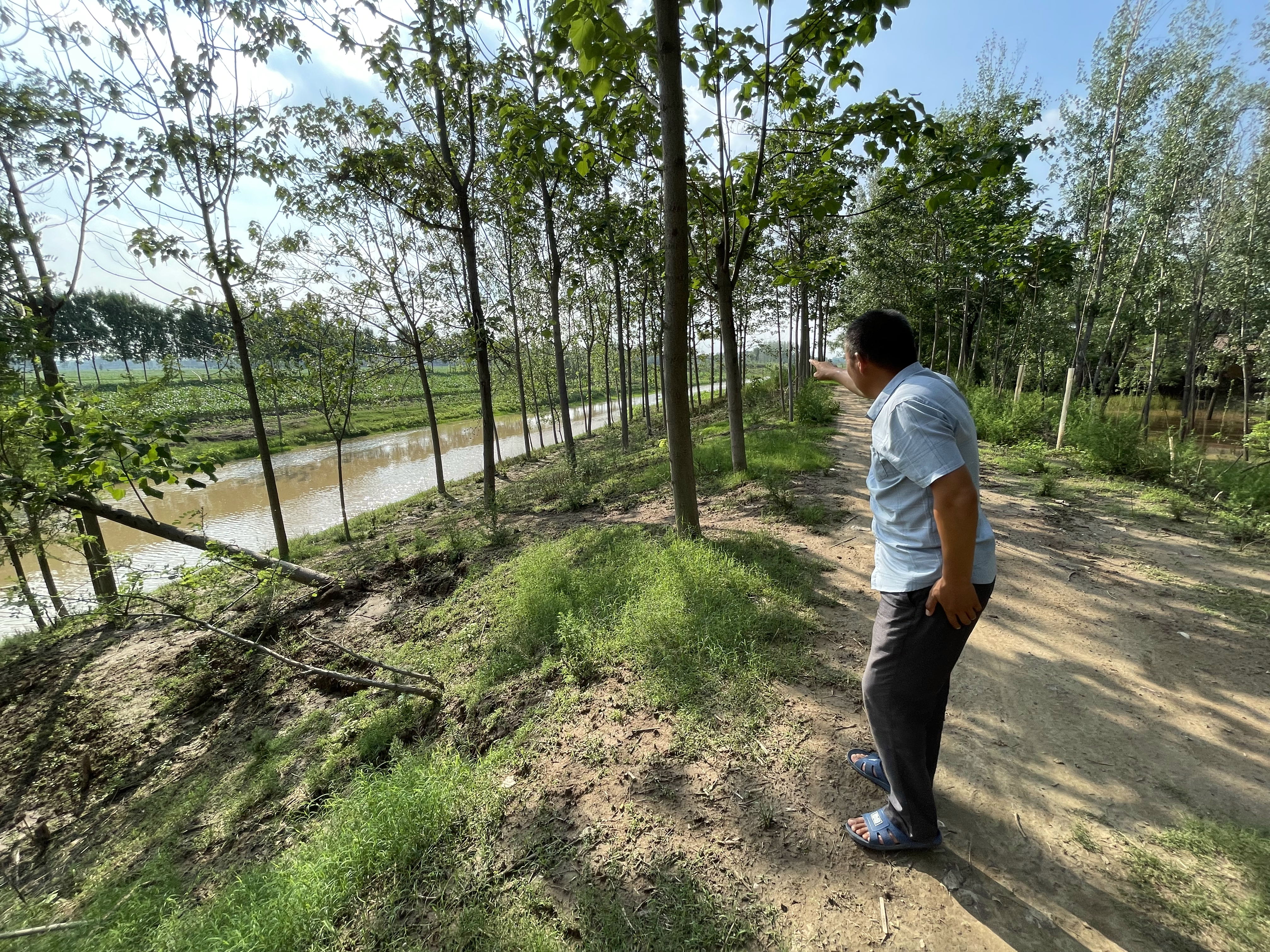 “杀人犯”谢哲海洗冤录:自称因凑热闹被控“强奸未遂后杀人”,服刑22年,出狱后仍在喊冤,靠打零工为生