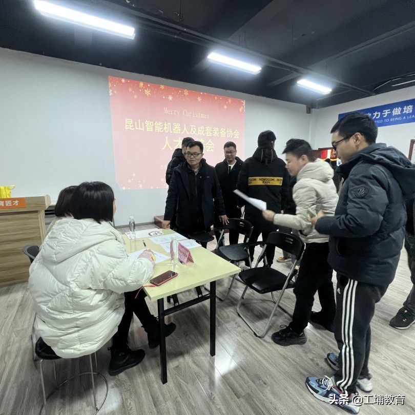 大型专场招聘会圆满举办宣传稿,大型招聘会圆满收官