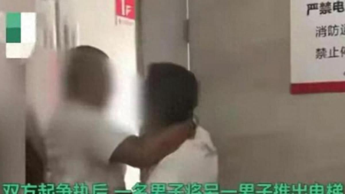 霸占电梯殴打他人事件警察回复,霸占电梯殴打邻居叫嚣黑社会