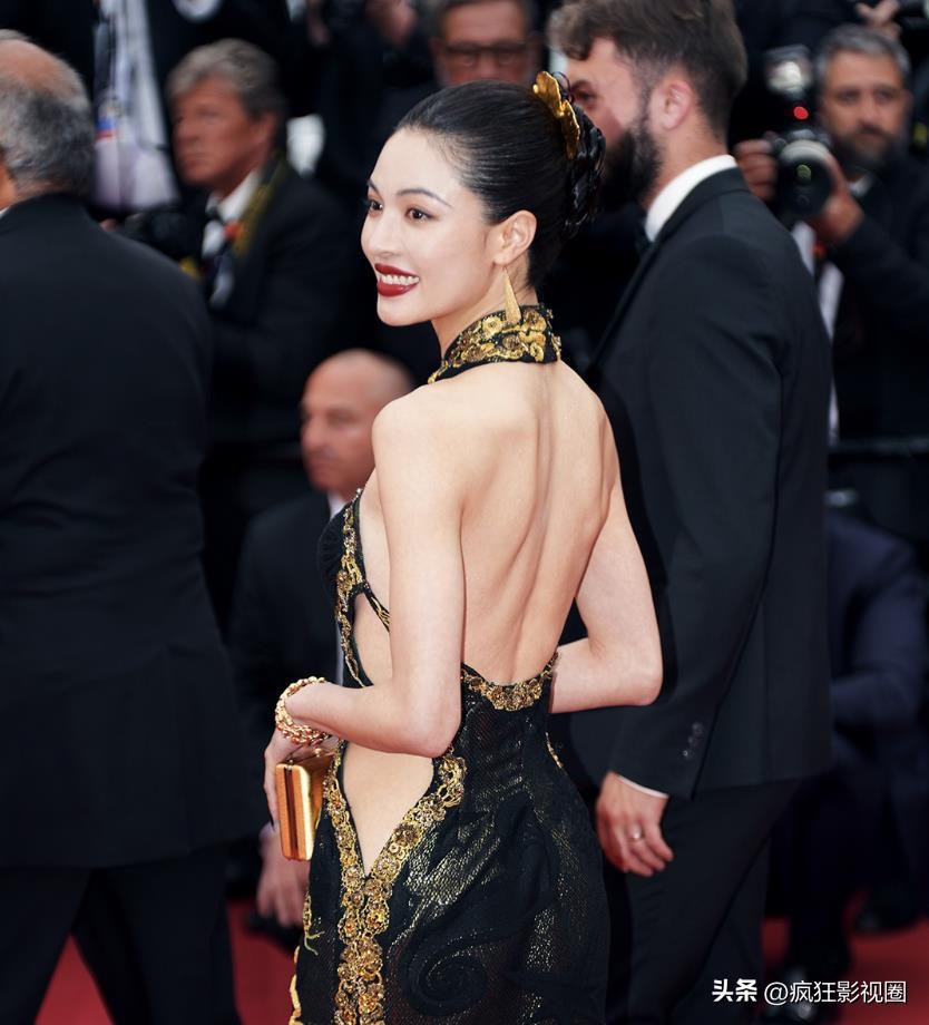 有人穿成玫瑰花，有人真空上阵，戛纳红毯走完了，谁尴尬一目了然