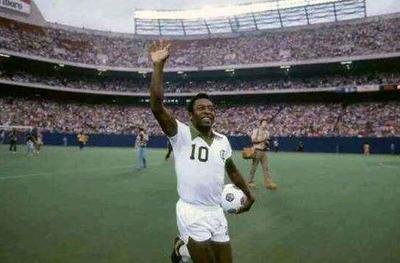 世界三大公认足球球王,球王贝利巴西足球传奇