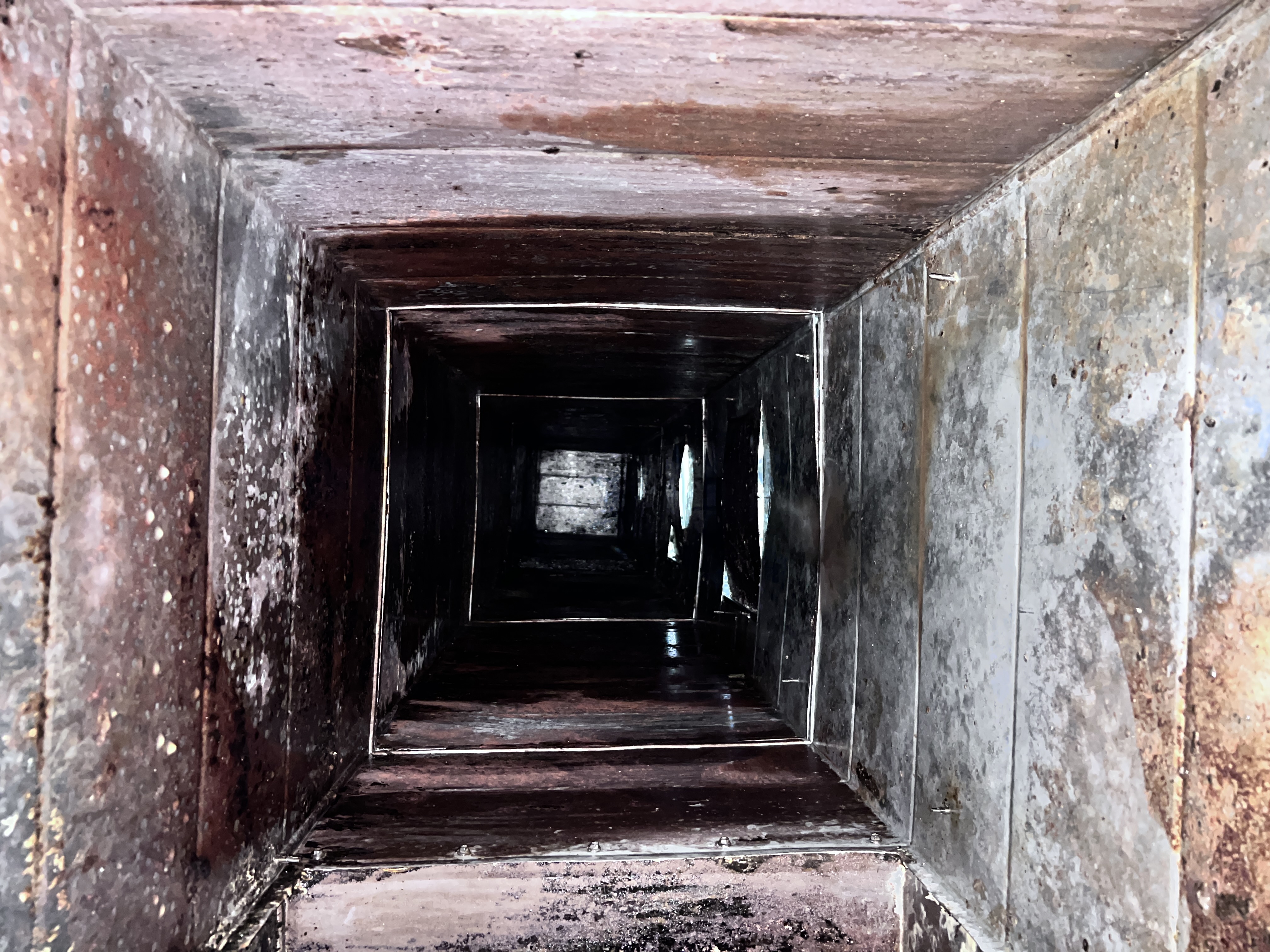 清洗油烟管道对人身体有伤害吗,油烟管道清洗规定多久清洗一次