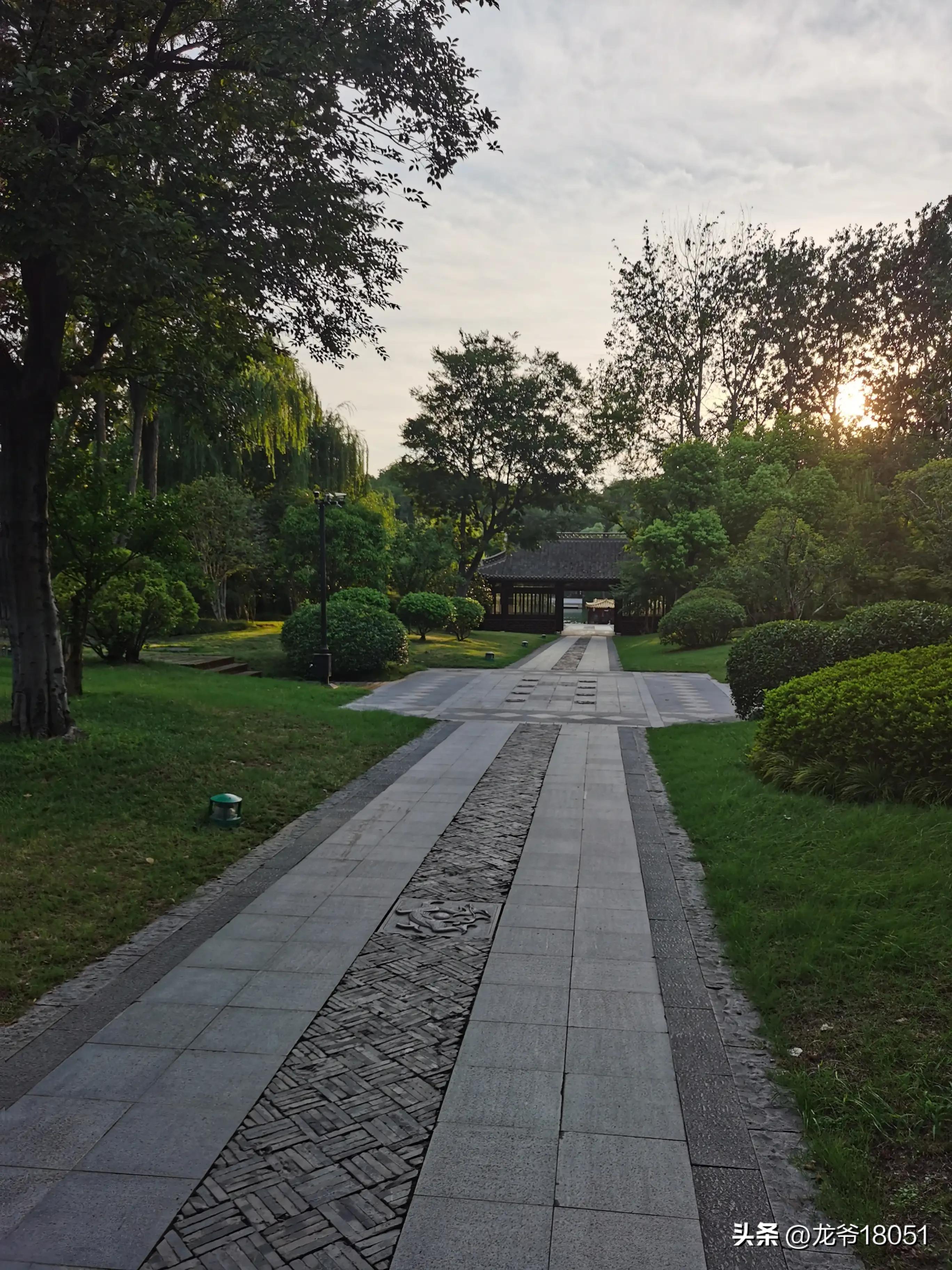 扬州瘦西湖钓鱼台美句,扬州瘦西湖钓鱼台宛如镜中游