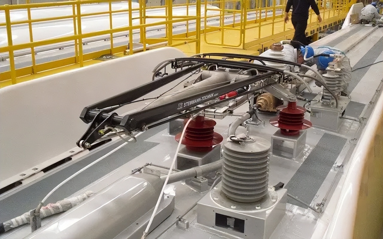 高铁运行的电力怎么产生的,高铁运行1小时耗电多少