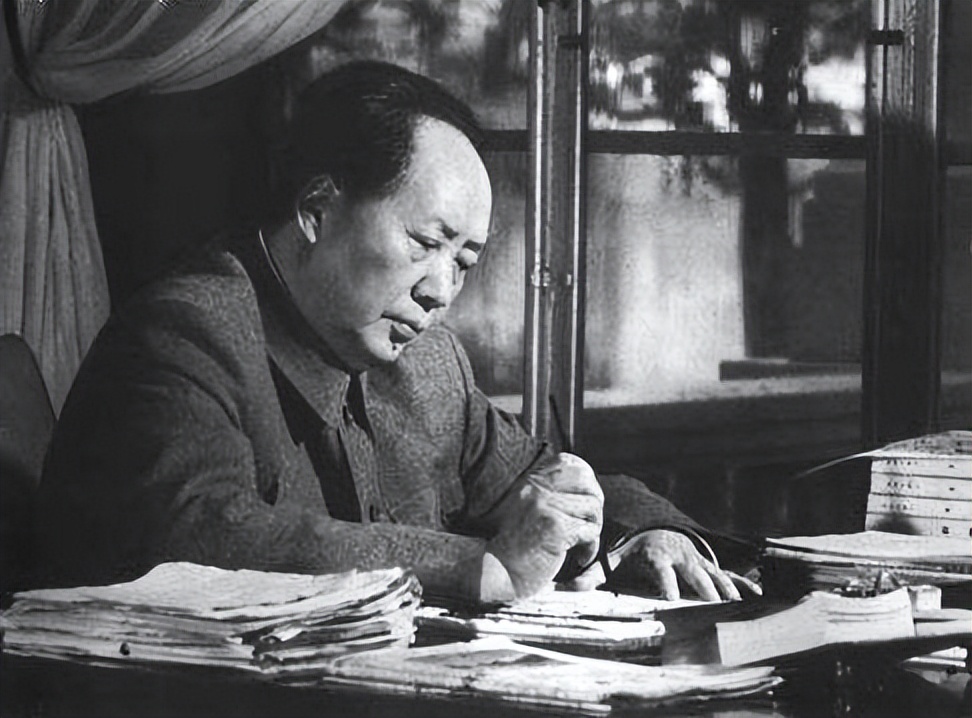 张伯驹为陈毅写了副挽联，毛主席看后大声叫好：不愧是民国四公子