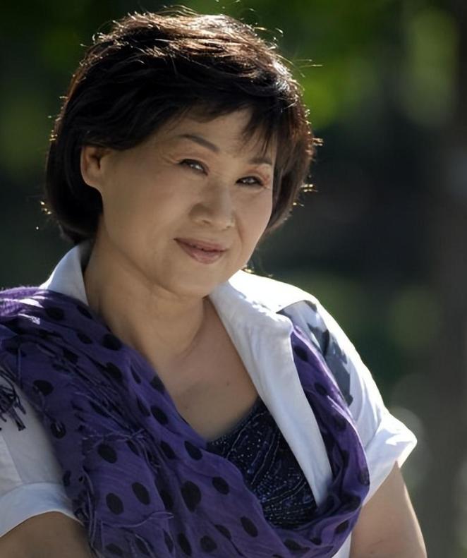 苇青演疯老太太,老太太演员苇青