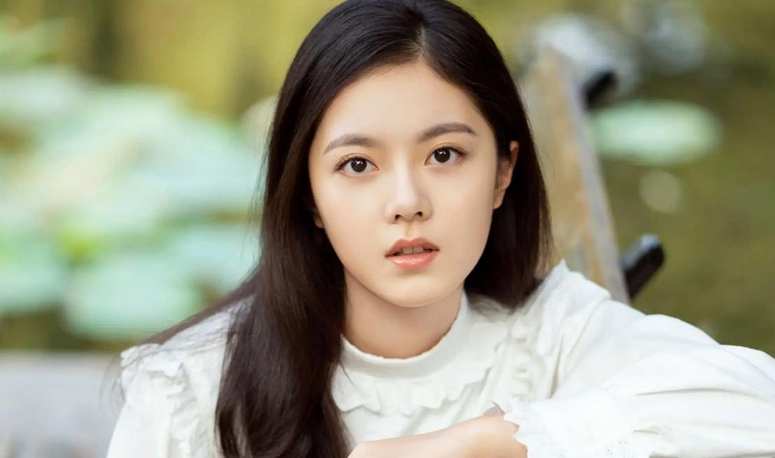 郭涛晒15岁石头健身近照!高大魁梧肌肉发达,五官清秀撞脸赵今麦