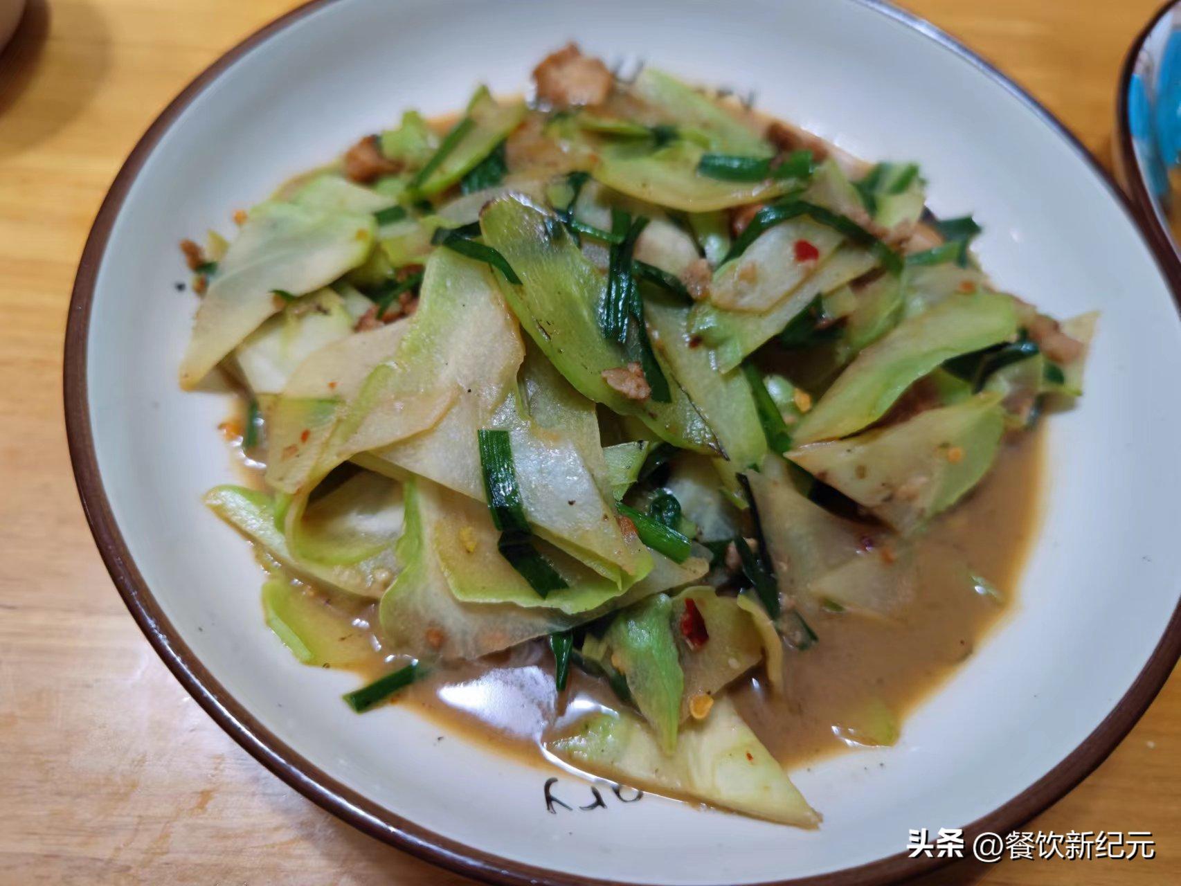 深圳一女子买菜遇到辣椒刺客,女子买菜遇“辣椒刺客”