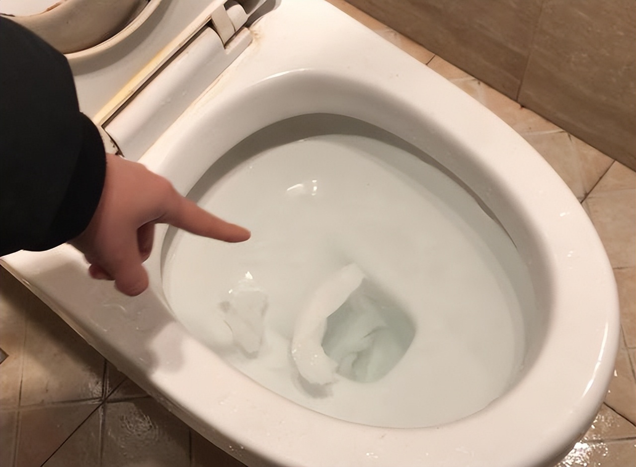 马桶下水慢拿下来,马桶下水缓慢师傅怎么修的