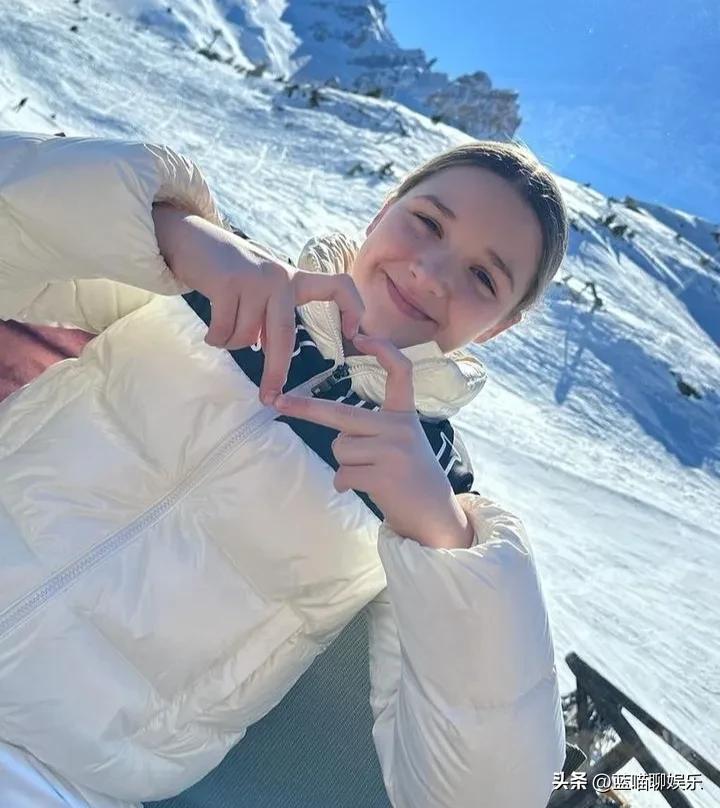 48岁维多利亚秀近照,身穿运动服面黄肌瘦,丈夫小贝依旧帅气迷人