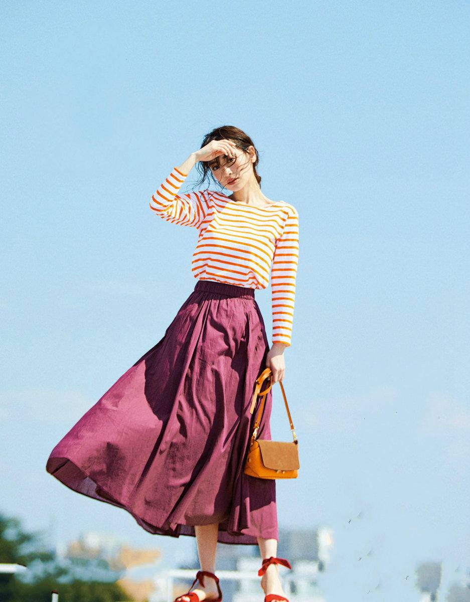 别穿土气的打底衫今年流行9款,最新流行条纹打底衫