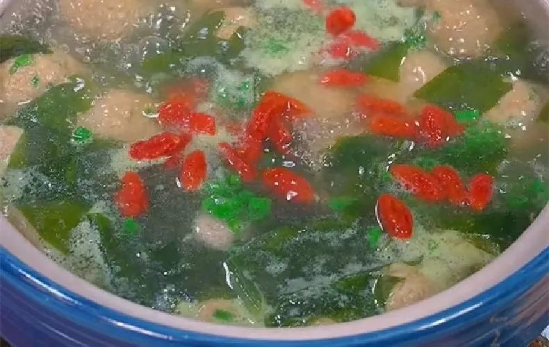 鸡汤鸭汤的不同功效,鸡汤鸭汤哪个更营养