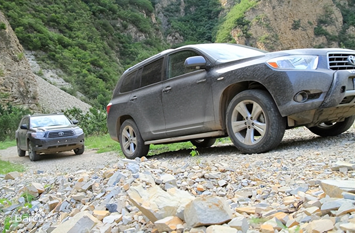 汉兰达挑战成佛坡视频,汉兰达爬水泥路坡