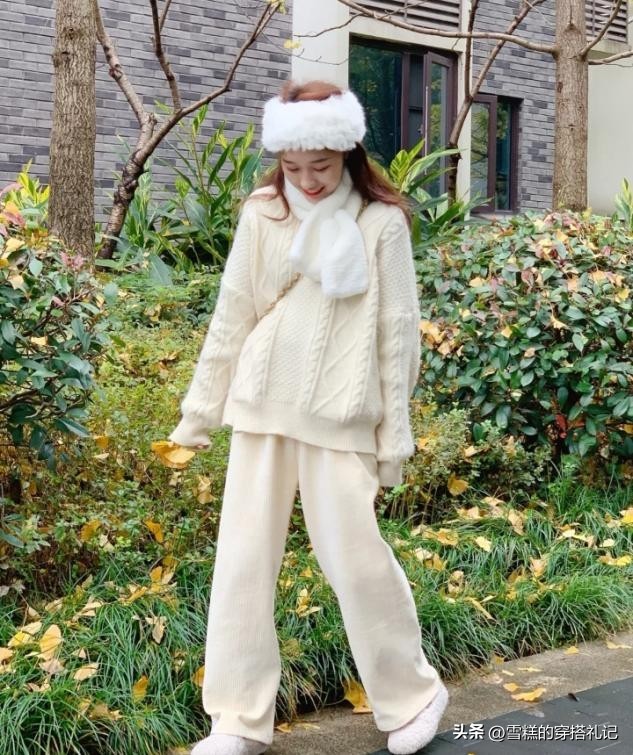 短靴已经失宠了！今年流行“毛毛鞋”，搭阔腿裤，简直是天生一对