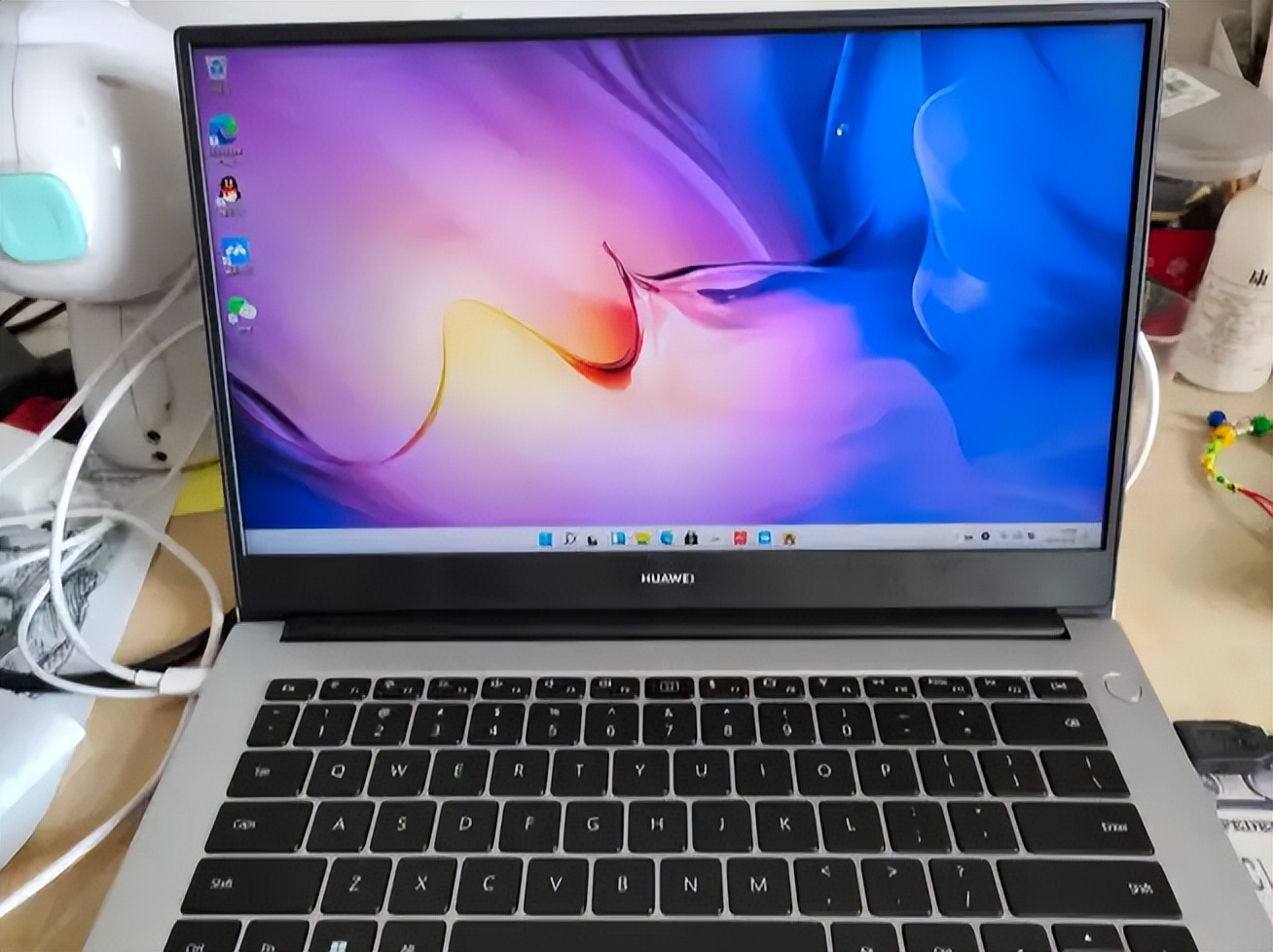 华为最轻薄轻便的笔记本电脑,华为笔记本电脑方便携带轻巧便携