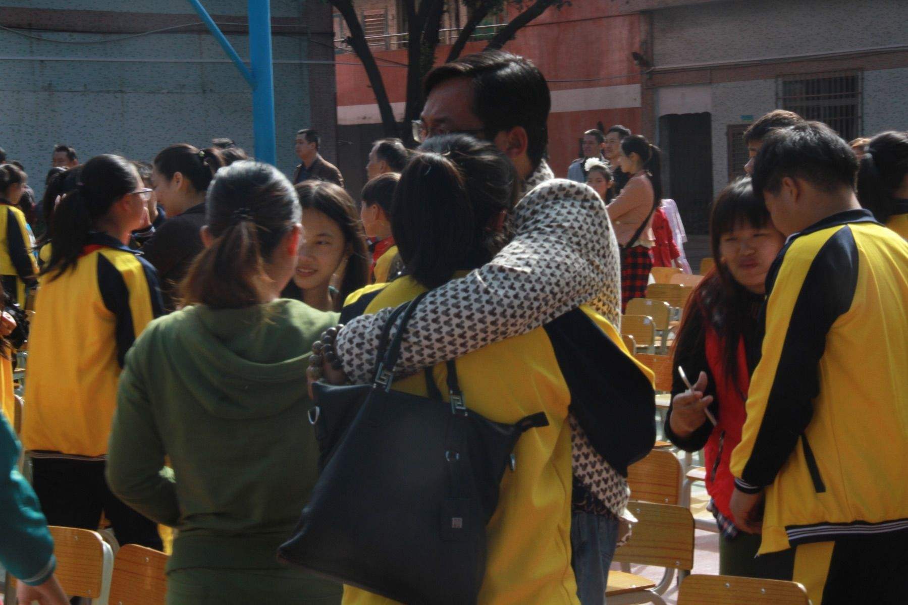 孩子高考没上本科线怎么鼓励孩子,孩子没够本科线该怎么办