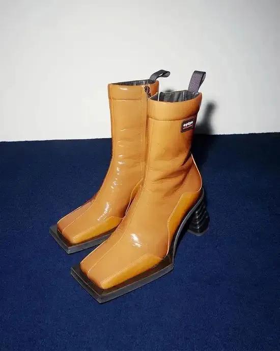 2022流行秋季女装新款穿搭高级,2023年冬季女装流行趋势与流行色