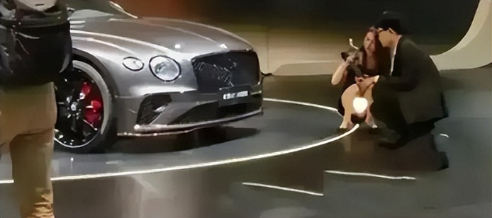 上海车展宾利女销售后续,上海车展宾利女销售被曝